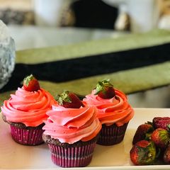A picture of Strawberry Cupcakes.