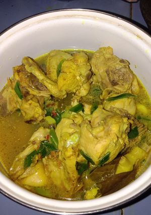 Foto resep Ayam Masak Kuah Kuning