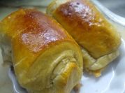 Una foto de croissant relleno de chocolate