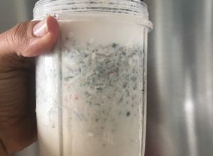 Una foto de Batido kale banana y fresas