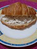 Croissant de pollo con pecanas