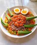 Bún lứt trộn sốt thịt cà chua và rau củ