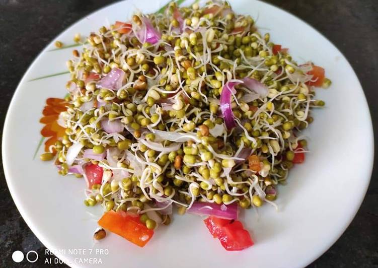 Recipe: Delicious Sprouts Moong chaat