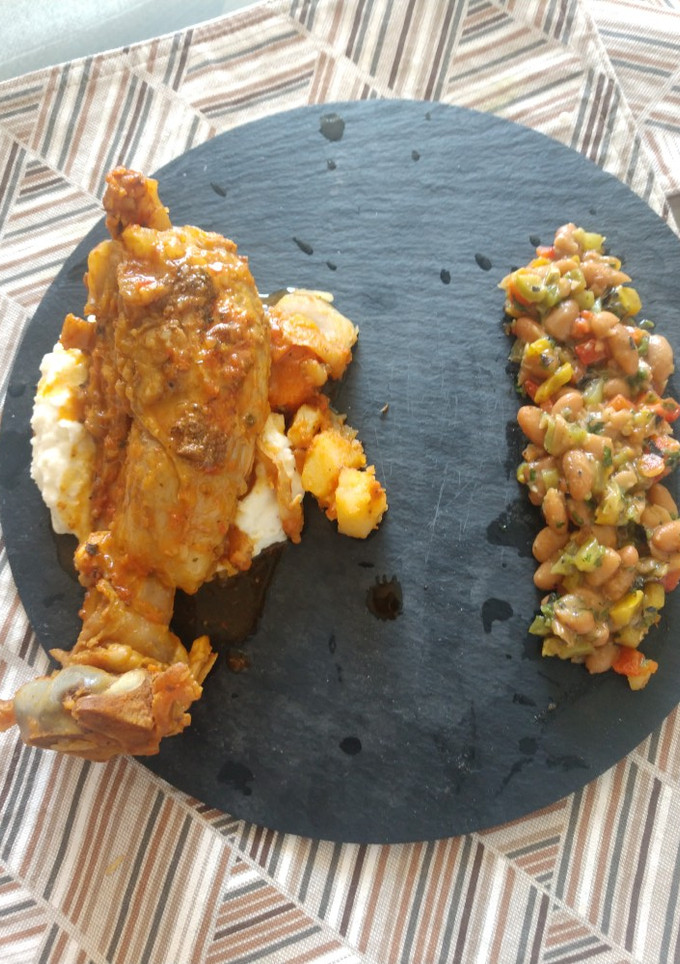 Una foto de Chamorros con puré de papa