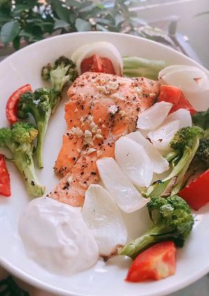 Hình của món Cá hồi & rau củ đút lò.