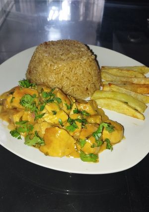 Una foto de Pollito 🐥 miel mostaza con arroz de panela ⚡
