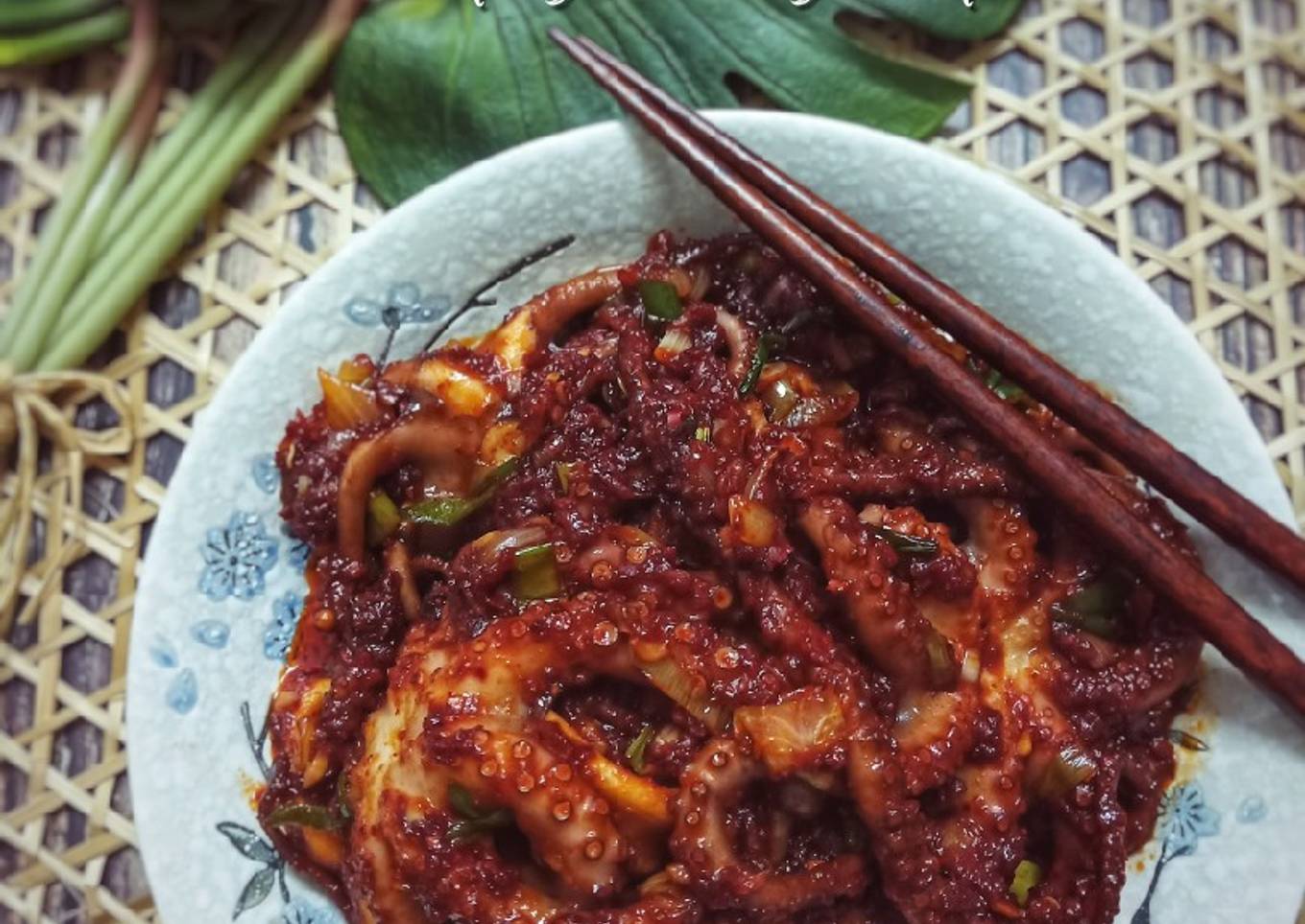 Nakji Bokkeum (Korean Spicy Stir Fry Octopus)🐙