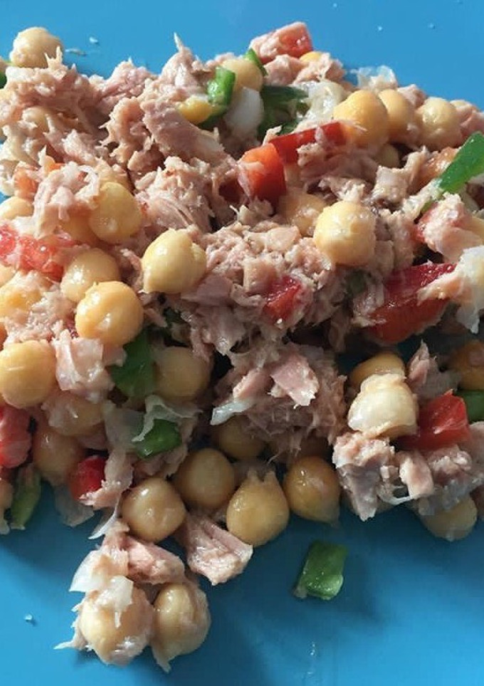 Una foto de Ensalada de garbanzos