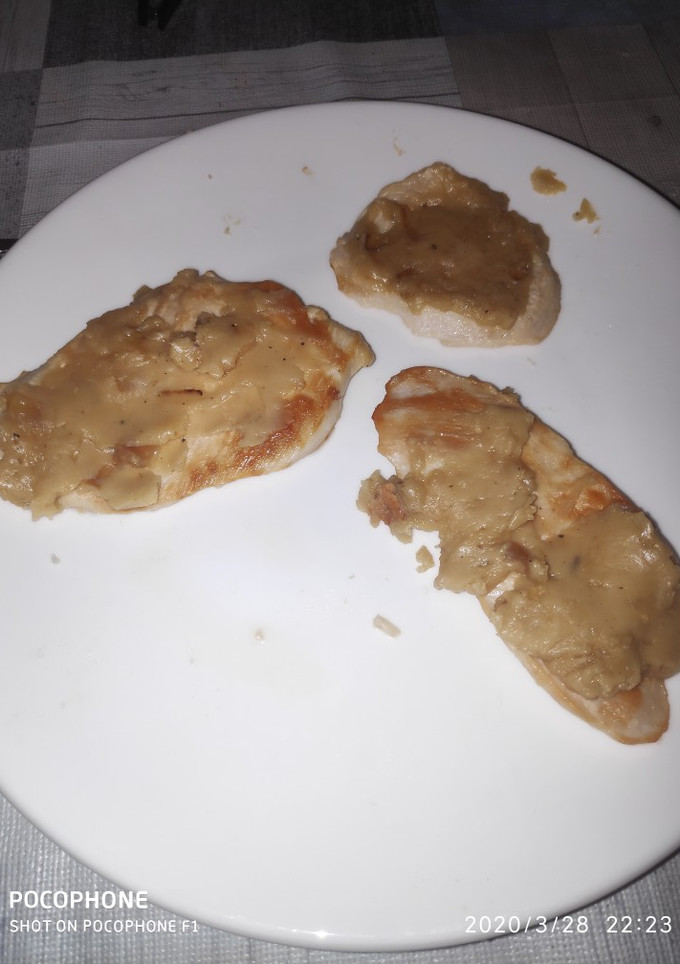 Una foto de Pechuga con salsa de queso