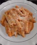 Pasta con queso y salsa de tomate