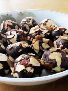 巧克力椰香杏仁球(素食) 的食譜成品照片