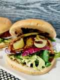 "Burger" de pulled pork con salsa barbacoa y bourbon
