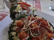 Una foto de pizza con salchicha