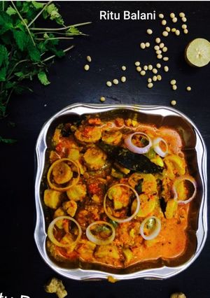 ढाबा स्टाइल मसाला चाप (Dhaba Style Masala chaap recipe in Hindi) रेसिपी मुख्य फोटो