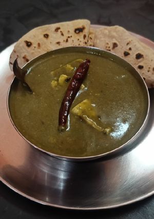 A picture of Palak paneer.