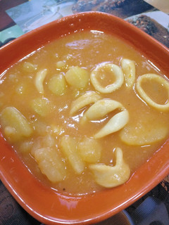Una foto de Patatas con Calamares