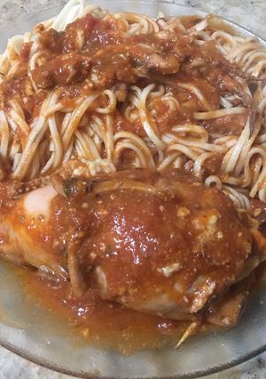 Una foto de Fideos con calamar relleno