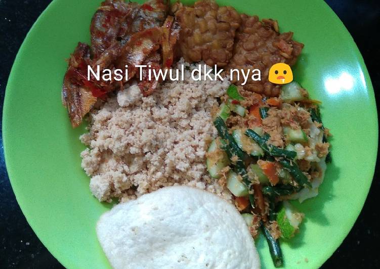 Nasi Tiwul, urap, balado ikan tawar