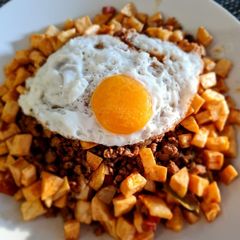 A picture of Macanese Traditional Minchi (Mixed Minced Meat with Potatoes).