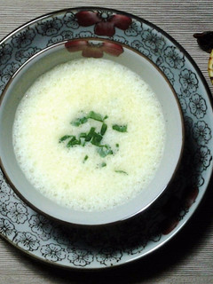Una foto de Sopa fria de limón-avgolemono