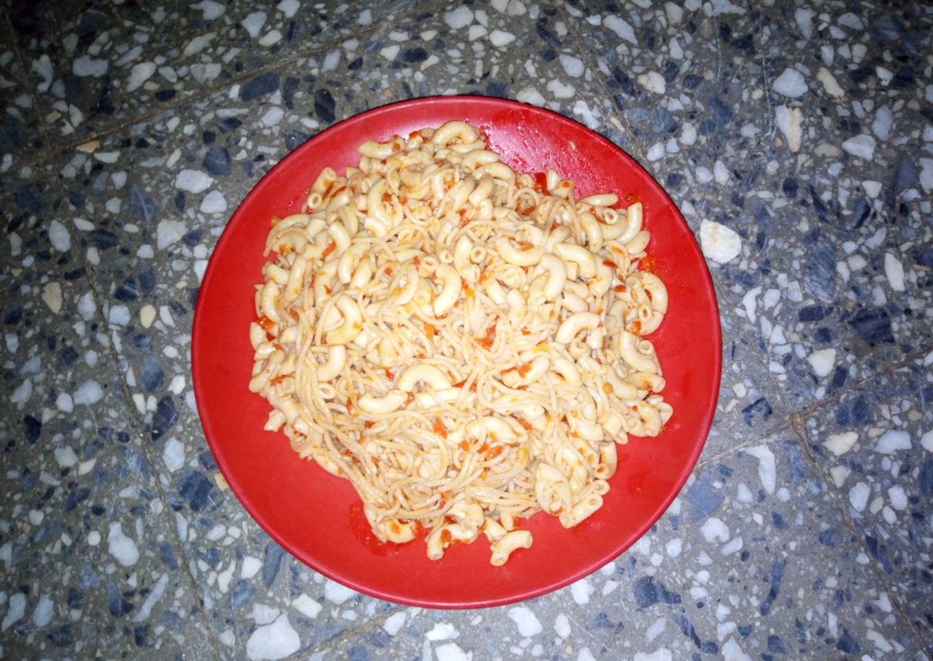 Jollof macaroni and speg