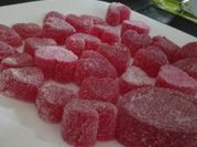 Una foto de gomitas con gelatina fácil de hacer