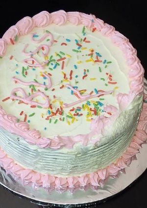 A picture of Lemon cake with butter icing.