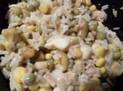 Una foto de ensalada de choclo y huevo