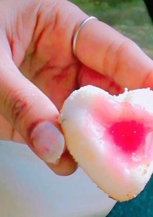 A picture of Nan khatai in strawberry flavour.