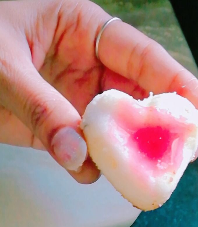 A picture of Nan khatai in strawberry flavour.