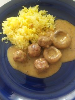 Húsgolyók gombás tejszínes szószban török módra recept fotója