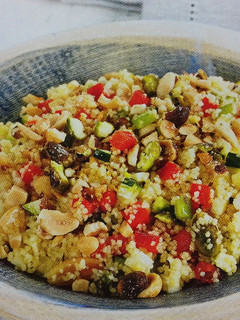 Una foto de Cuscús con verduras y frutos secos
