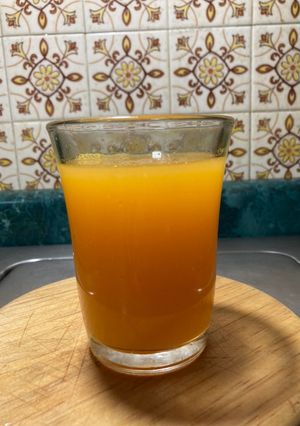 Una foto de Jugo 🥤 de Mandarina de mi patio más fresco y natural imposible