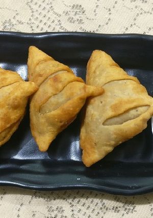 A picture of Samosa in jodhpuri kachori flavor.