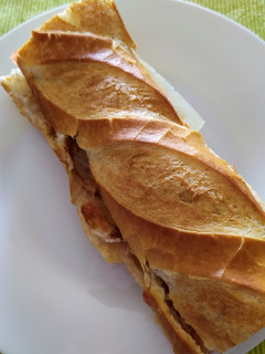 Una foto de Bocadillo de lomo con queso 🧀 #1