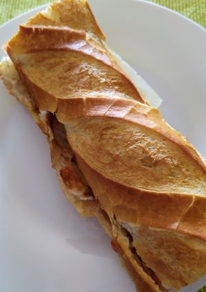 Una foto de Bocadillo de lomo con queso 🧀 #1