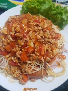 รูปของ สปาเก็ตตี้สอดไส้กรอกซอสมะเขือเทศหมูสับ