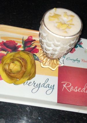 ચીકુ જયુસ (Chickoo Juice Recipe In Gujarati) રેસીપી મુખ્ય ફોટો