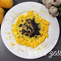 A picture of Mango Choco Chip Pancakes.
