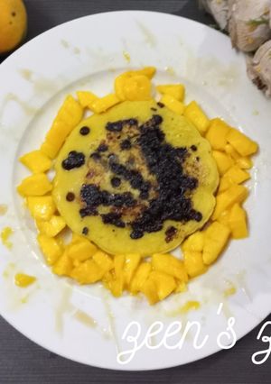 A picture of Mango Choco Chip Pancakes.