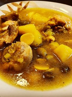 Una foto de Caldereta de pollo en olla de cocción lenta