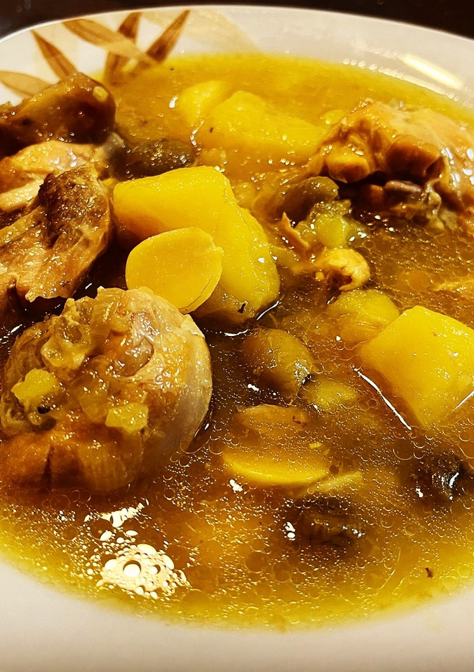 Una foto de Caldereta de pollo en olla de cocción lenta