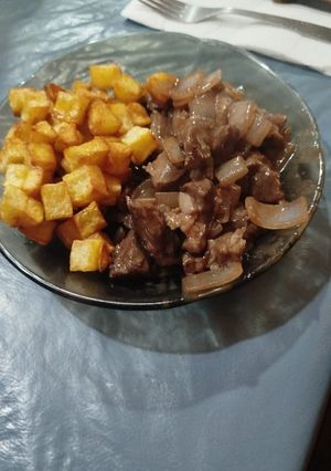Una foto de Carne con vino tinto y salsa de soja