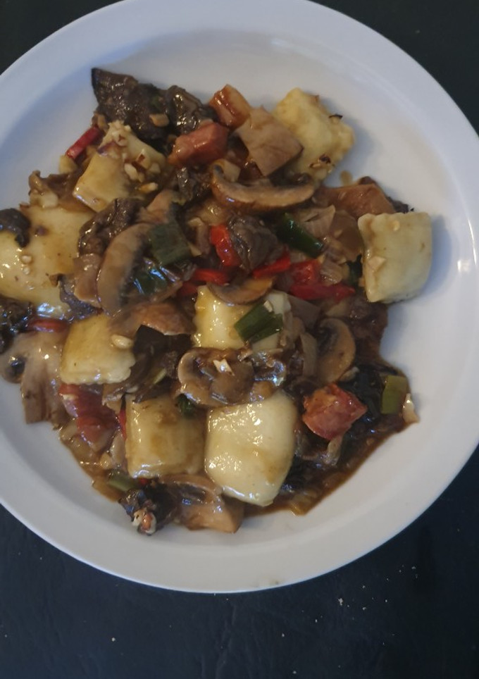 Una foto de Ravioles con Ragout de Hongos