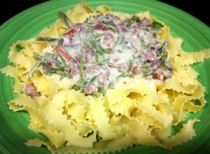 Foto principal de Pasta italiana con espárragos silvestre y jamón currado