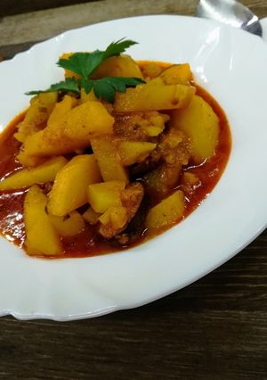 Paprikás krumpli füstölt kolbásszal recept fotója