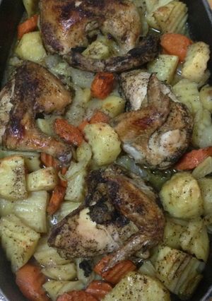 صورة لوصفة صنية دجاج مع البطاطاوالجزر روووعه 😋