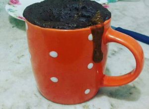 Una foto de Brownie en taza para microondas