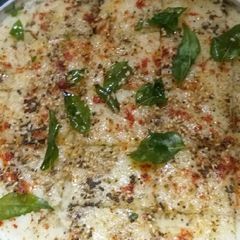 A picture of Rava dhokla.