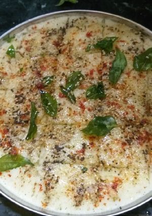 A picture of Rava dhokla.